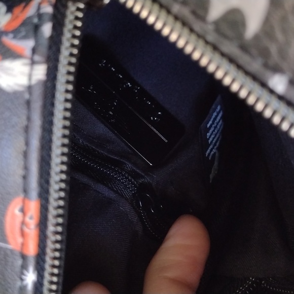 Disney small crossbody purse - Picture 3 of 3